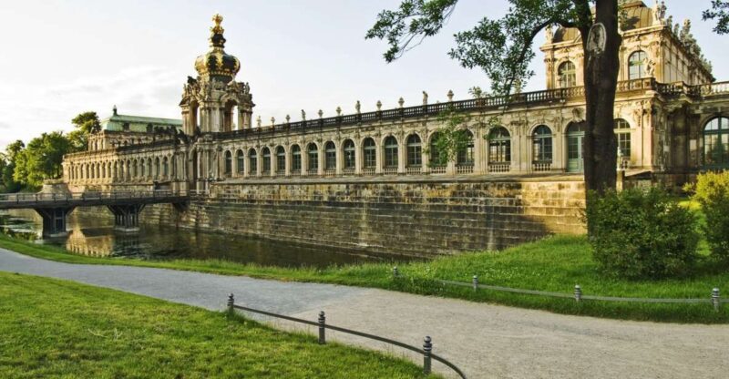 Dresden: Smile Tour with Prosecco - Key Points