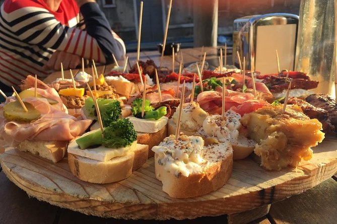 Drink eat and walk in Venice - Explore Venice Through Food and Authentic Streets on a 2-Hour Walk