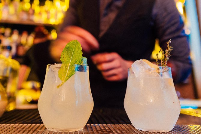 Drinks & Bites in Milan Private Tour - Relaxing by Navigli and Sampling Milanese Campari