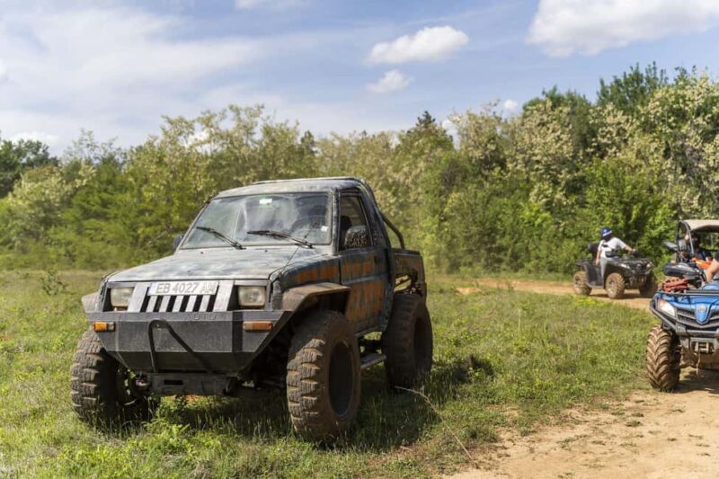 Drive an off-road jeep Daihatsu or Smart for Two - Practical Details: Meeting Point and Additional Options
