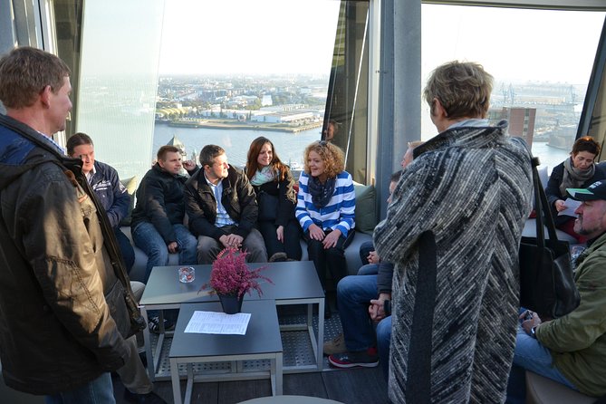 Driverguide Tour Hamburg - Exploring Hamburg’s City Hall and Architectural Highlights