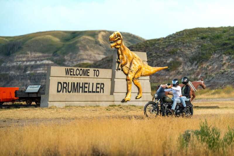 Drumheller: Dinosaurs, Museum, & Hoodoos Day Tour - Pacing and Group Experience