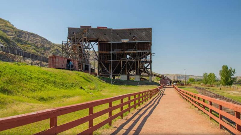 Drumheller Tour: Museum, Hoodoos,Horseshoe Canyon & Lot More - The Magical Hoodoos: Naturally Sculpted Sandstone Pillars