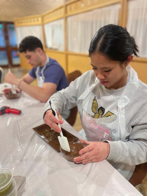 Dubai: Chocolate Bar Making class - The Art of Tempering Chocolate in the Workshop