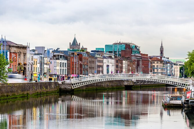 Dublin Old Town: Famous Pubs Exploration Game and Tour - Key Points