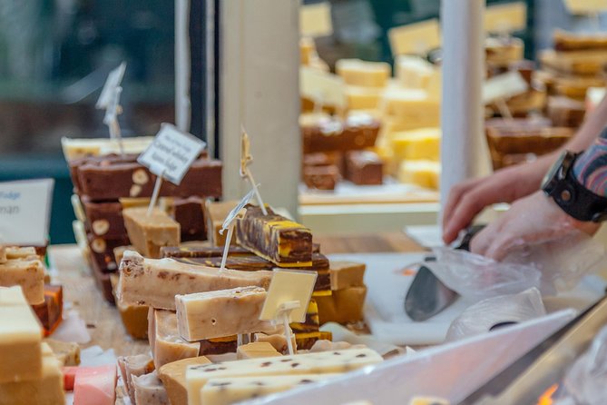 Dublin Private Walking Food Tour With Locals with 10 Tastings - The Food and Drink Tastings: A Closer Look