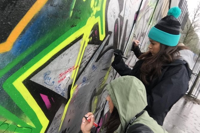 Dublin to Belfast Black Cab, Dunluce Castle and Giant's Causeway - Visiting the Peace Wall and Its Significance