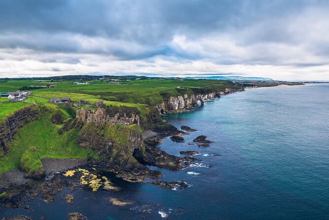 Dublin to Belfast City, Bushmills and Giant's Causeway Day Tour - Explore Belfast and the Giants Causeway on a Day Trip from Dublin
