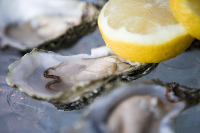 Dublin Traditional Irish 3 Course Meal Walking Tour with Local - The Guide’s Expertise and Storytelling Style