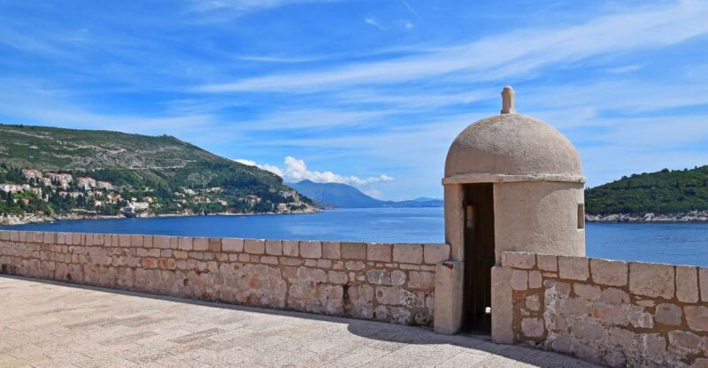 Dubrovnik: City Walls Early Morning or Sunset Walking Tour - Meet Your Guide at the Amerling Fountain