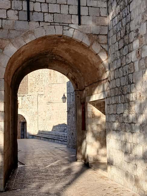 Dubrovnik: Early Nature Walk with a Historical Twist - Discovering Local Plants and Mediterranean Scenery
