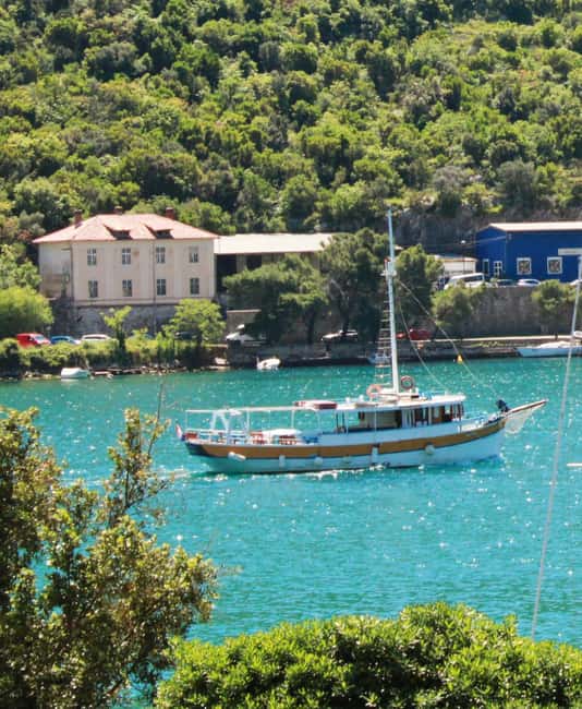 Dubrovnik: Full-Day Blue Cave & Elaphiti Islands Boat Tour - The Small Group Experience and Crew