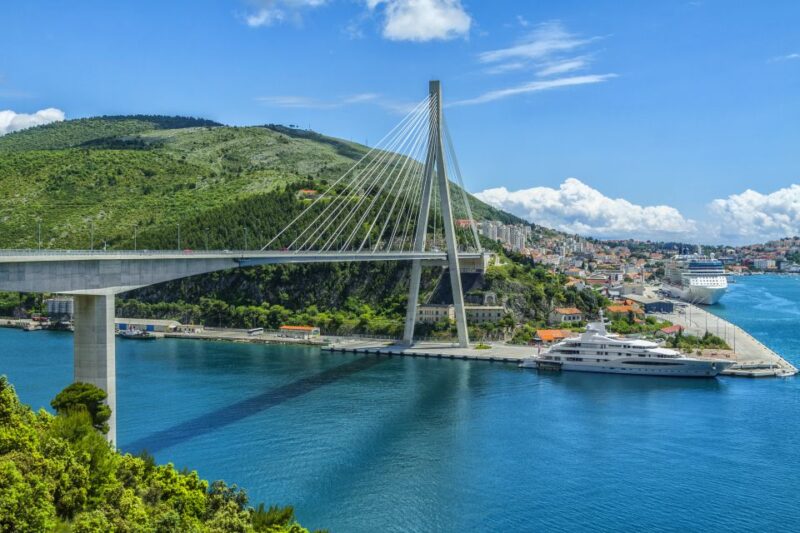 Dubrovnik: Guided Sightseeing Tour by Minivan - The Guide’s Role and Local Stories