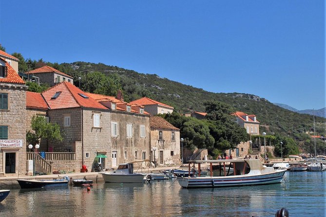 Dubrovnik Island-Hopping Cruise in the Elaphites with Lunch - Lunch on the Boat: Local Flavors in a Relaxed Setting