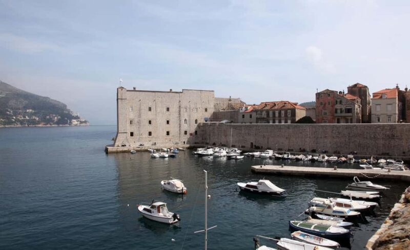 Dubrovnik: Old Town & City Walls Tour with Optional DU Pass - The Vibrant Stradun and Its Stories