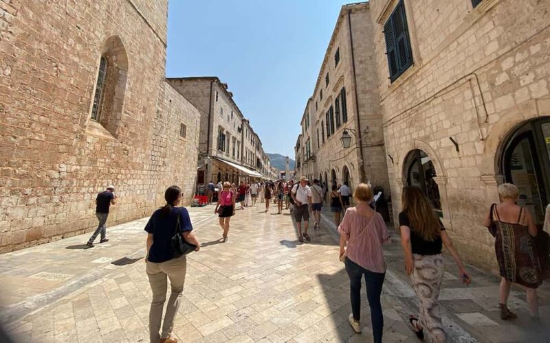 Dubrovnik: Old Town, Lokrum Island Tour with Tickets & Lunch - Exploring Dubrovniks Old Town with a Private Guide