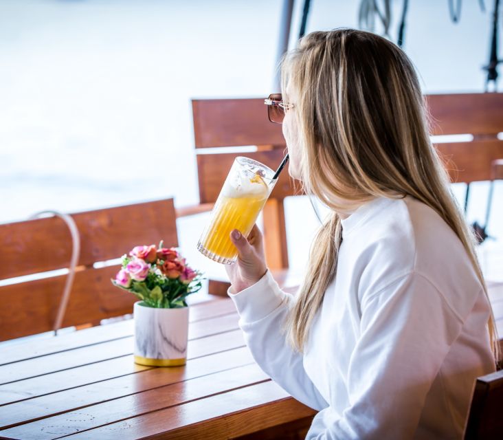 Dubrovnik: Panoramic Sunset Cocktail Cruise Around Old Town - Snacks and Refreshments on the Cruise