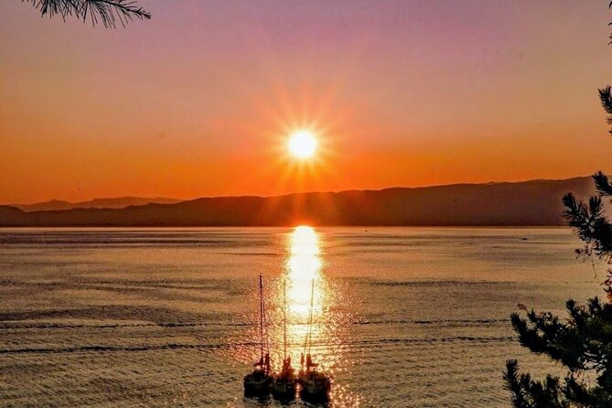 Dubrovnik: Private Sunset tour on a yacht around Dubrovnik - Enjoy a Private Sunset Yacht Tour in Dubrovnik for Up to 8 Guests