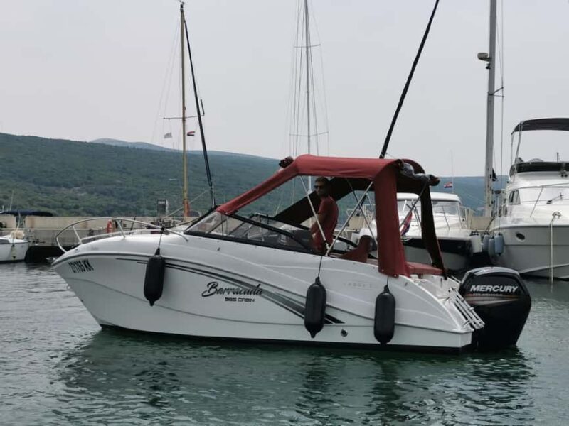 Dunat/Krk: Rent a boat Oki Barracuda 585 - The Oki Barracuda 585: A Comfortable and Stable Boat
