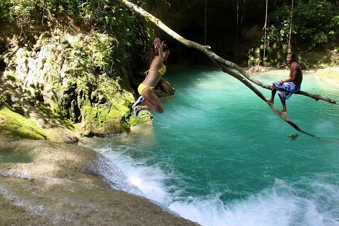 Dunn's River Fall & Blue Hole Combo Tour from Montego Bay Jamaica - Enjoying a Jamaican Jerk Meal at Scotchies