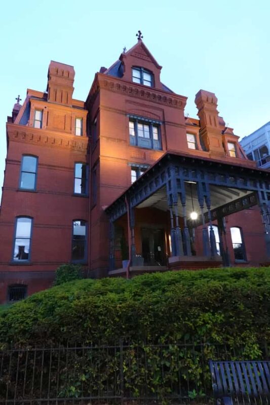 Dupont Mansions of the Gilded Age Evening Walking Tour - The Neighborhood’s Ghostly and Political Shadows