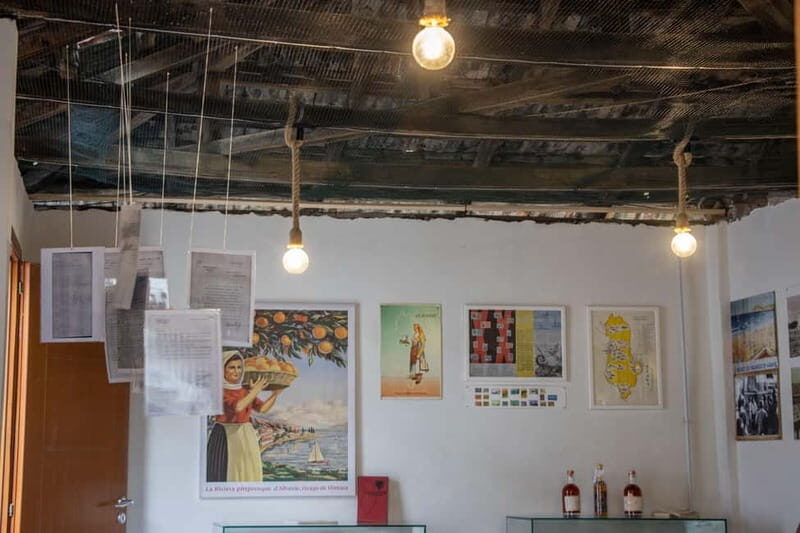 Durrës: Peeping Tourist Exhibition Ticket - Key Points