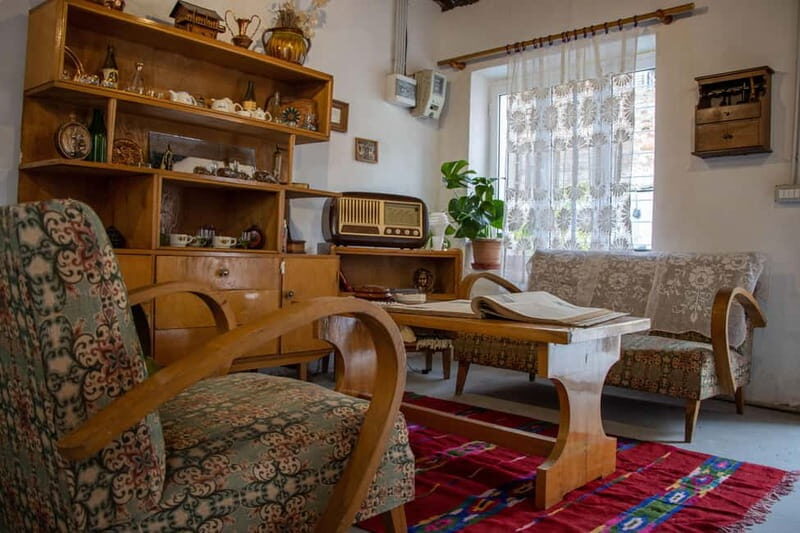 Durrës: Peeping Tourist Exhibition Ticket - The Experience Itself