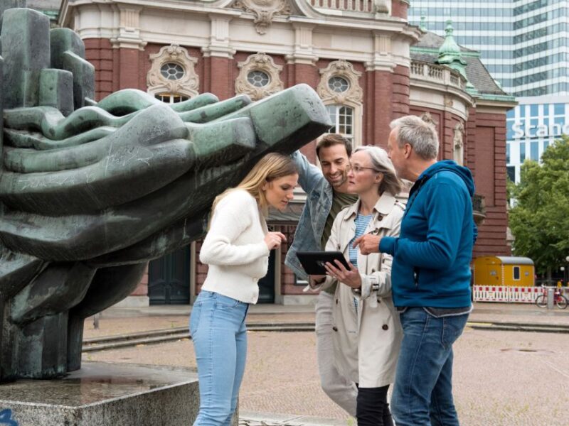 Düsseldorf-Carlstadt: Outdoor Escape Game with Game Master - The Role of the Game Master in Enhancing the Experience