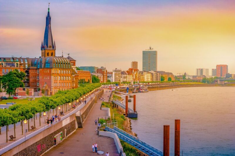Düsseldorf: Classic City Segway Tour - Exploring the Rhine Bridge Crossings and River Meadows