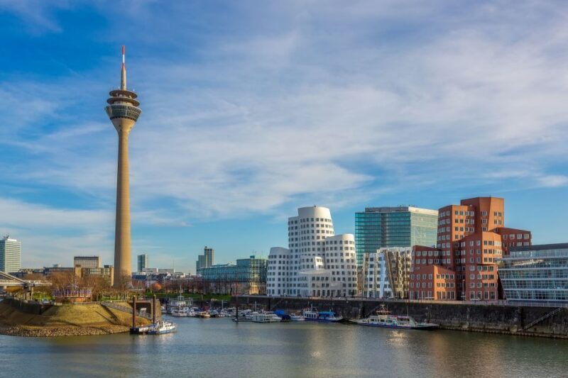 Düsseldorf: Classic City Segway Tour - Highlights of the Old Town and Burgplatz