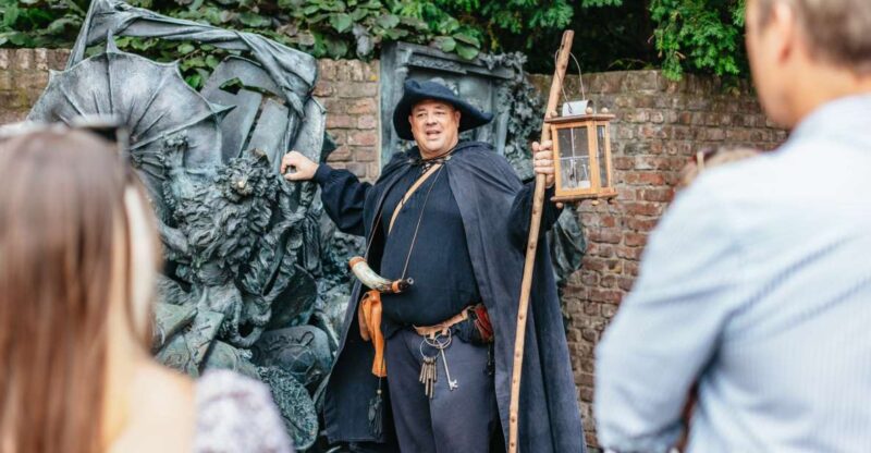 Düsseldorf: Guided Tour with a Night Watchman - Authentic Night Tour of Düsseldorf’s Old Town with a German-Speaking Guide