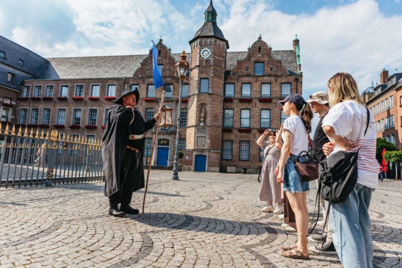 Düsseldorf: Guided Tour with a Night Watchman - The Role of the Night Watchman and His Tales