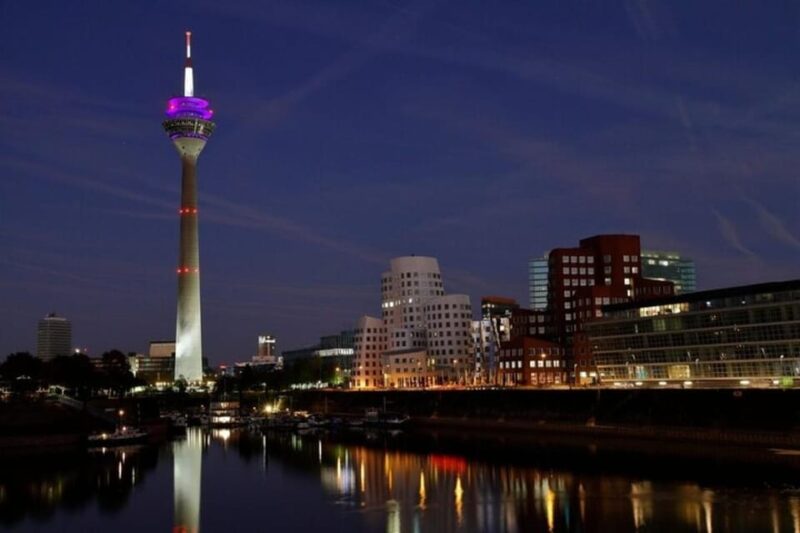 Dusseldorf : Highlights Walking tour with A Guide - Key Points