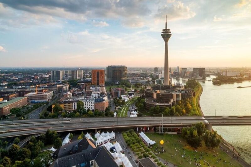 Dusseldorf : Highlights Walking tour with A Guide - Starting at Dreischeibenhaus 1 for Easy Access