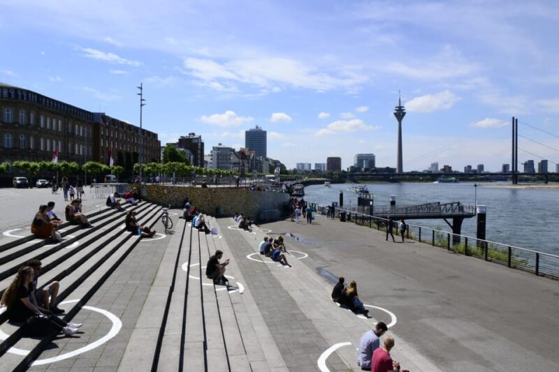 Düsseldorf: Old town and banks of Rhine - heart and lifeline - Visiting the Old Town Hall and Surroundings
