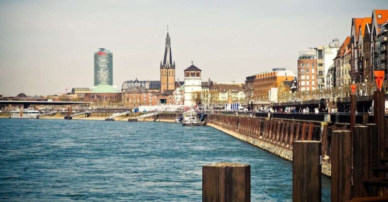 Düsseldorf: Private Walking Tour with a Professional Guide - Exploring the Historic Old Town and Churches