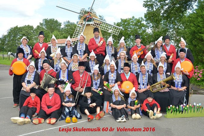 Dutch Experience in Volendam with Traditional Outfits - Behind-the-Scenes at Simonehoeve Cheese Farm and Wooden Shoe Factory