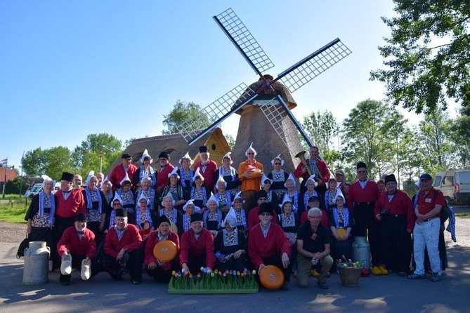 Dutch Experience in Volendam with Traditional Outfits - Dressing Up in Traditional Dutch Costumes and Taking Photos
