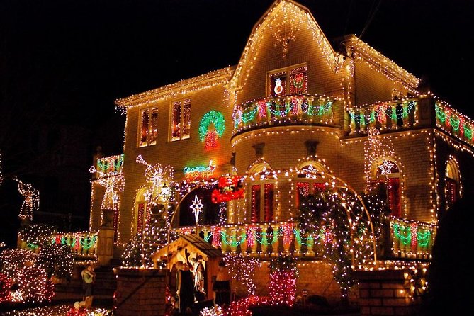 Dyker Heights Christmas Lights and NYC Skyline View Bus Tour - Exploring Brooklyn’s Dyker Heights Christmas Lights