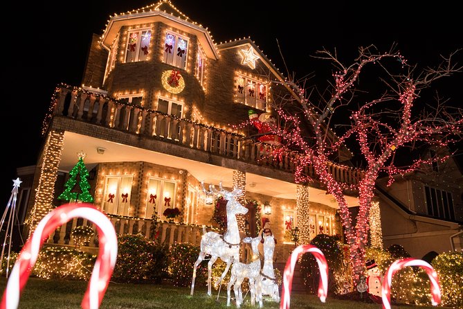 Dyker Heights Christmas Lights and NYC Skyline View Bus Tour - Guided Commentary and Tour Experience