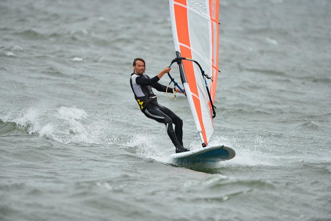 Dynamic Windsurfing Beginner class Day1 - Reviews Highlight the Friendly Guidance and Location