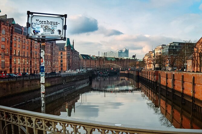 E-bike activity in Hamburg with a cultural program and snacks - Starting Point at Hamburg’s Hafencity for a Scenic Kickoff