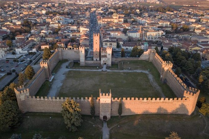 E-bike adventure among medieval castles and old villages - Visiting Scalinger Castle, the Setting of Romeo and Juliet