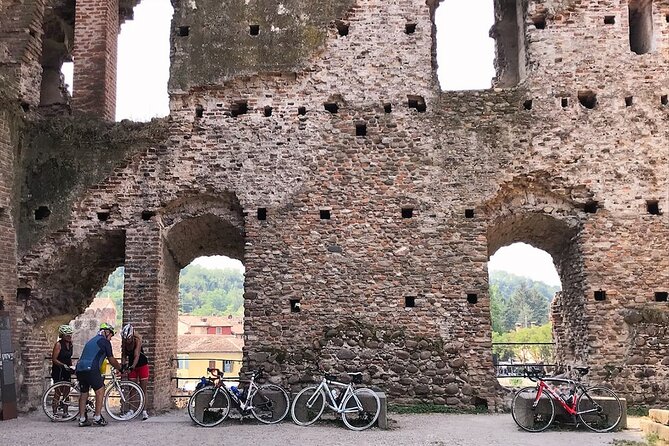 E-bike adventure among medieval castles and old villages - Logistics and Meeting Details