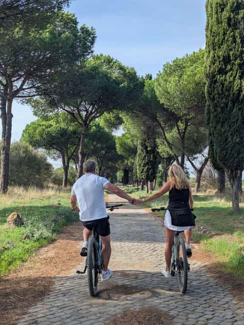 E-Bike Appian Way: Aqueducts & Cecilia Metella Mausoleum VR - The VR Experience at Cecilia Metella