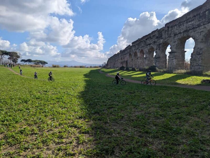 E-Bike Appian Way: Aqueducts & Cecilia Metella Mausoleum VR - Optional Lunch and Additional Flexibility