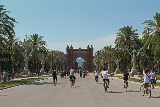 E-Bike Barcelona Highlights & Park Guell in Small Group - Key Points
