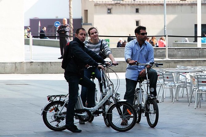 E-Bike Barcelona Highlights & Park Guell in Small Group - Relaxing at Parc de la Ciutadella