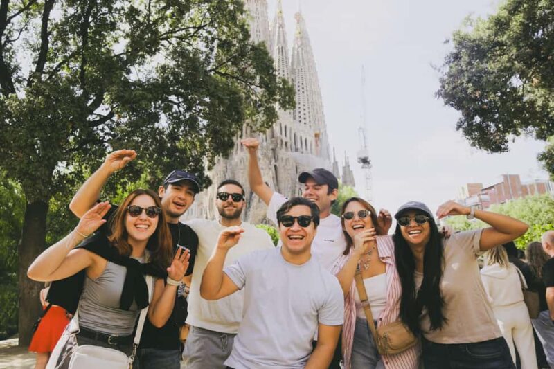 E-Bike Experience: Gaudí, Gardens & City Vibes - Exploring the Historic Born District and Santa Maria del Mar