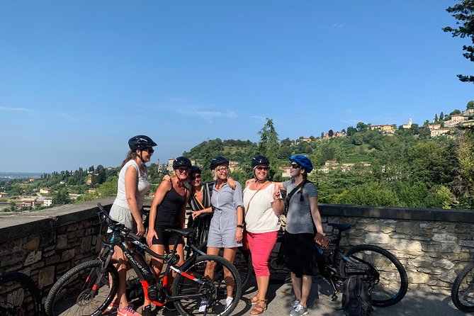 E-bike tour Bergamo - The Role of the Guides and Tour Atmosphere